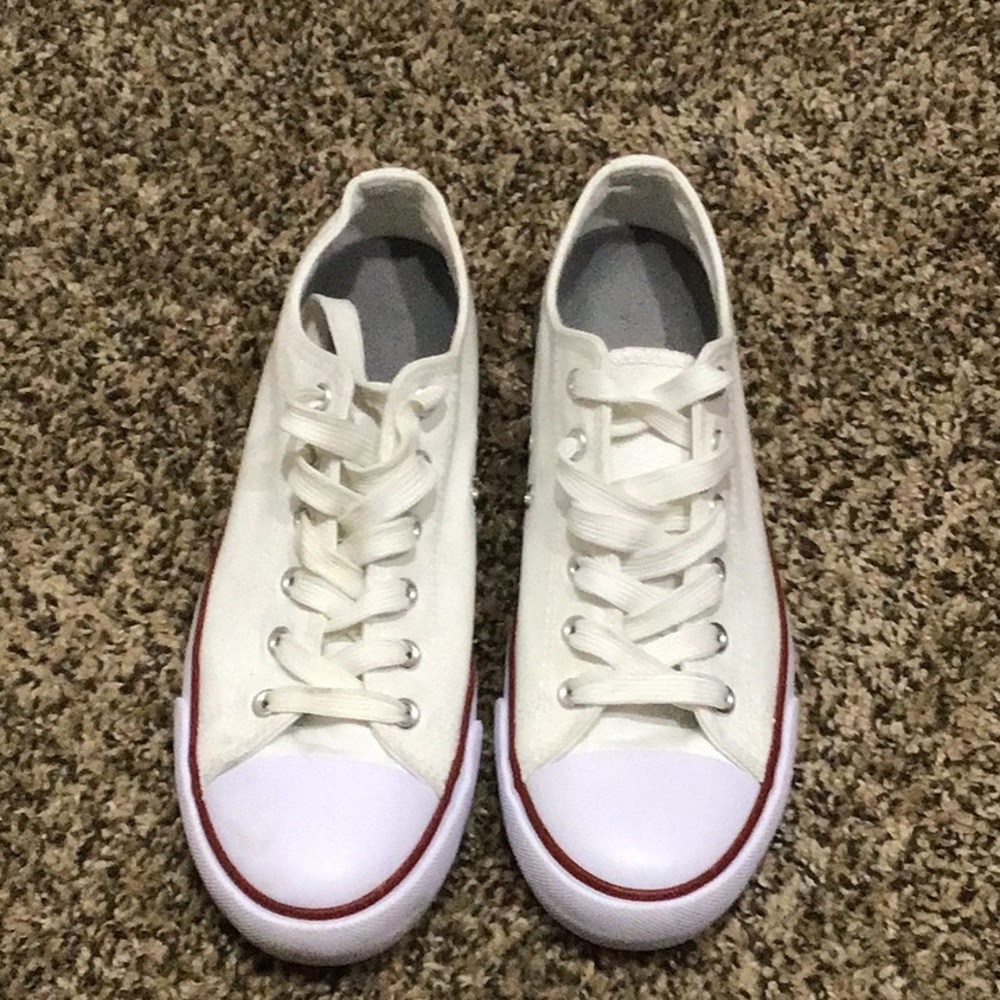 Converse-like canvas shoe - SZ 8 - worn once - Picture 1 of 3